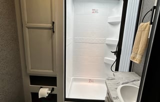 Rolling Resort-Travel Trailer-28ft-Dog Friendly