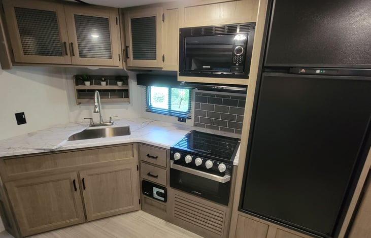 Kitchen (stove, oven, microwave, fridge, freezer, and in trailer vacuum system)