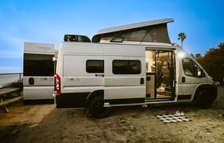 Beyond Glamping-Starlink Included-The Silver Spoon