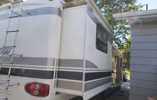 2002 Fleetwood RV Pace Arrow 35A