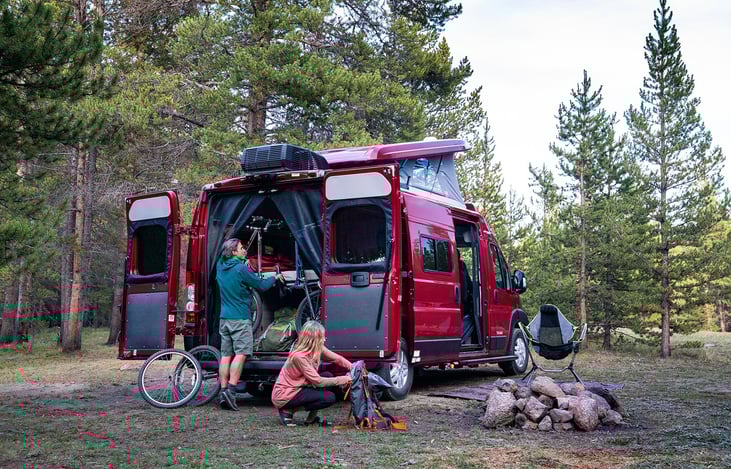 EASY LIVING
The rear annex extends your living space and can easily be used as an exterior shower space, awning, or clothesline for wet suits, laundry or other items.