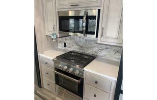 Luxury Glamping on Wheels (Pet Friendly)