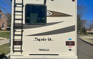 2021 Winnebago Spirit 26T couple & small family