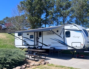 Coachmen RV Freedom Express Liberty Edition 320BHDSLE