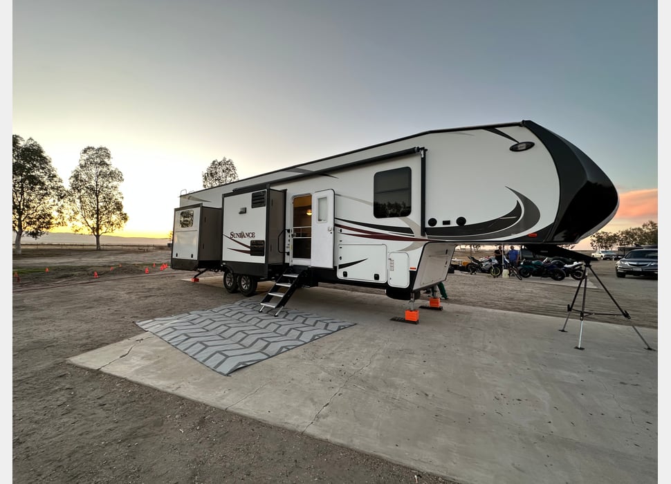 Fifth Wheel rentals in Bakersfield