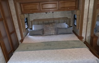 Winnebago:King Bed • FREE WiFi • Solar