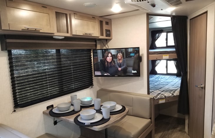 Dinette with TV and UHF antenna