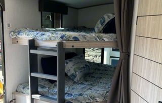 Luxury shadow cruiser