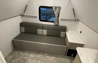 Sleeps 10! Private Bunk House and Bedroom!