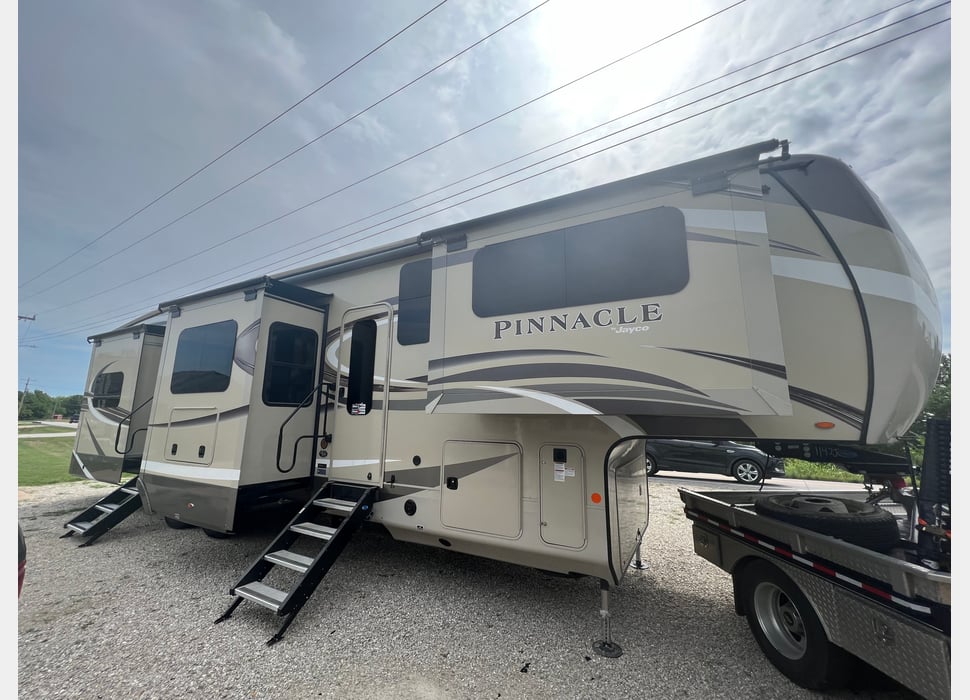 Fifth Wheel rentals in Versailles