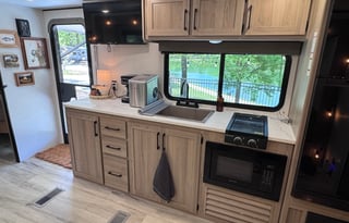 Stress-Free 2025 Camper - FREE Delivery and Setup