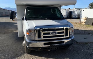 2017 Thor Motor Coach Four Winds 23A Grizzly5