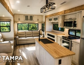 Prime Time RV Crusader 382MBH