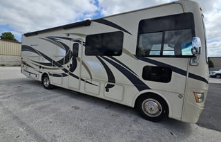 2015 Thor Motor Coach Windsport 32N