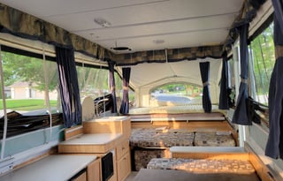 Waunakee, WI Pop-Up Camper  2010 Palomino Y-4120