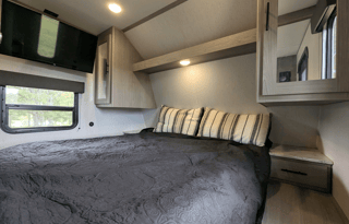 Coleman Lantern | Large Modern Bunkhouse sleeps 9
