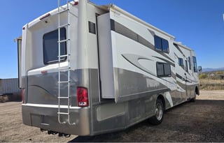 2011 Thor Motor Coach Hurricane 34B