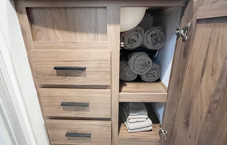 Includes 6 large bath towels, hand towels, and face towels.