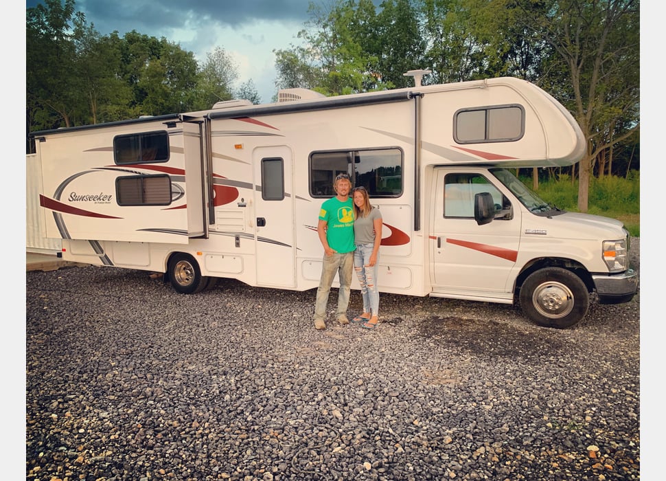 Class C Motor Home rentals in Chenoa