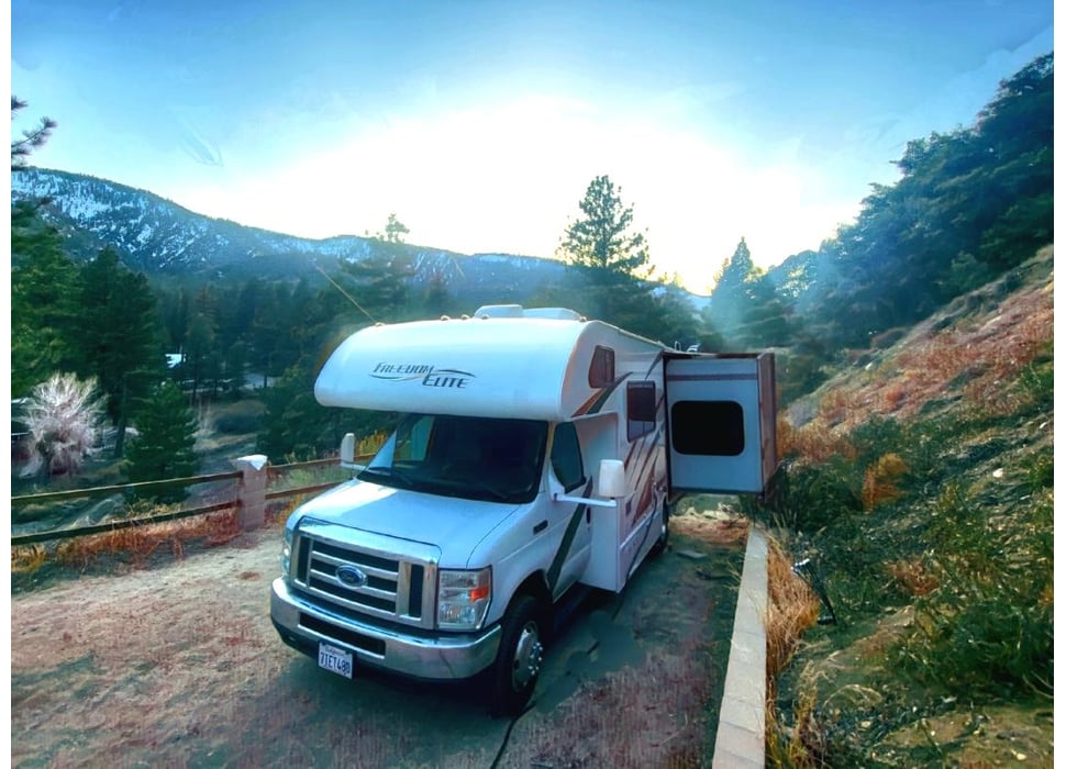 Class C Motor Home rentals in Stevenson Ranch