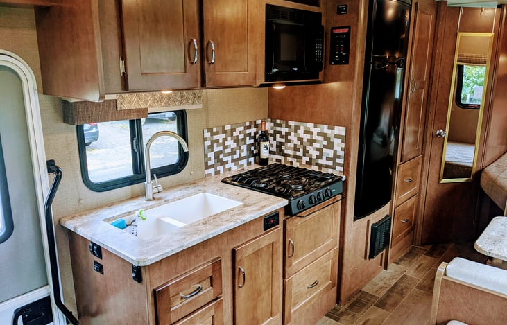 Double sink & 3 burner stove