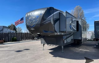 The Adventure Den – Spacious Toy Hauler