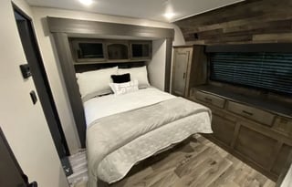 4 Bunks & Queen Bed,1.5 Bath, Fully Stocked, 3 Sld