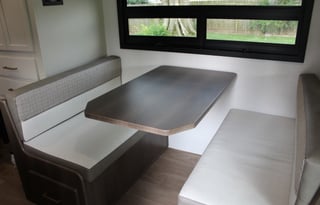 Cozy 23' Class C Motorhome | Sleeps 5