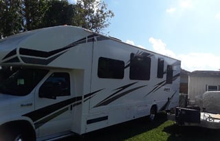 DAWG HOUSE ON WHEELS #2 - 250 miles included / day
