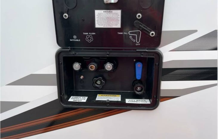 Water connect/Flush, cable connection