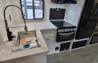 Brand New 2025 3 bedroom!Sleeps 8 Palomino Solaire