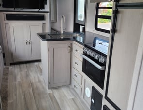 Prime Time RV Tracer 31BHD