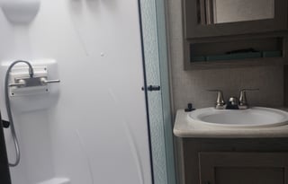 Winter Glamping? 38ft Travel Trailer w/ Arctic Pkg