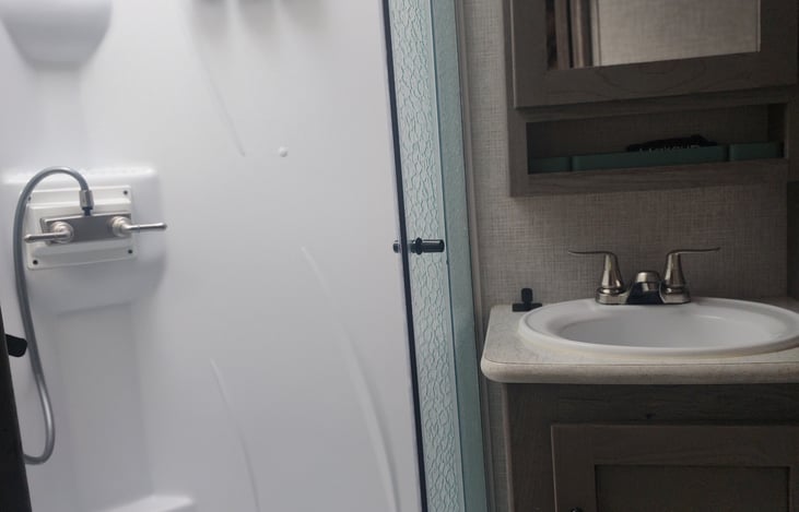 Nice bathroom! Toilet paper , towels (both swim and bathroom) Facecloths make up remover  all provided