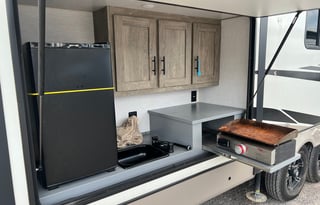 2 bedroom, 2 full baths, fifth wheel
