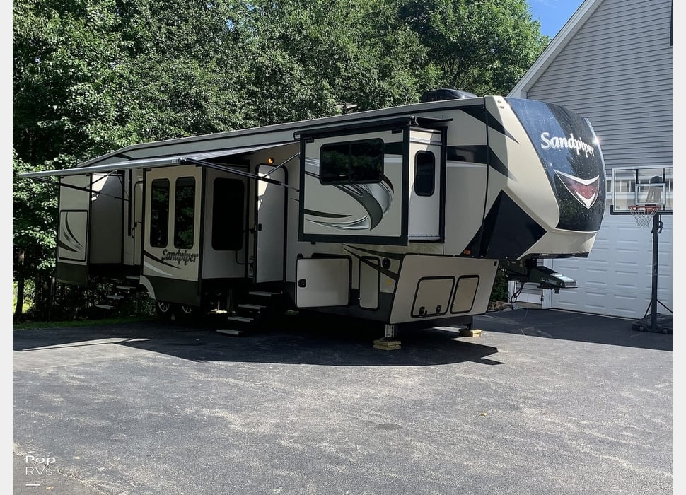 Fifth Wheel rentals in North Kingstown