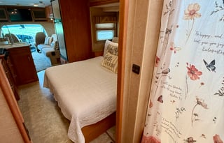 Itasca Cambria 29H RV (BRFL 1636)