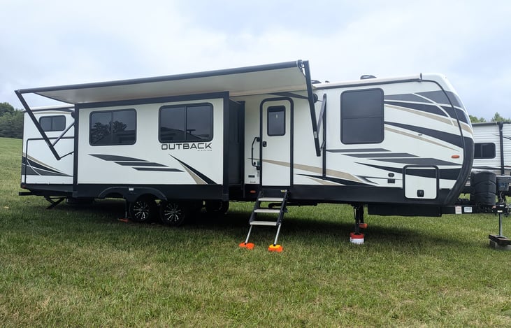 Fully loaded Keystone Outback equipped with 3 slides, spacious living room, private bunkhouse, large outdoor kitchen, large pop-up TV, outdoor speakers, spacious bathroom, and more. Sleeps 10!