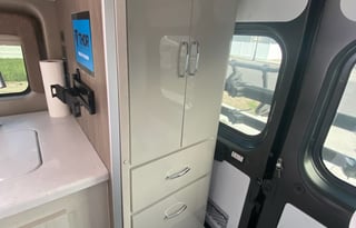 Dora the Explorer 2022 Thor MotorCoach Rize 18M