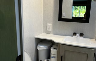 Pet Friendly Luxury Family Retreat on Wheels