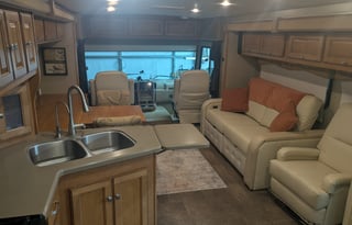 2014 Itasca Sunova 33c - Comfort and Space