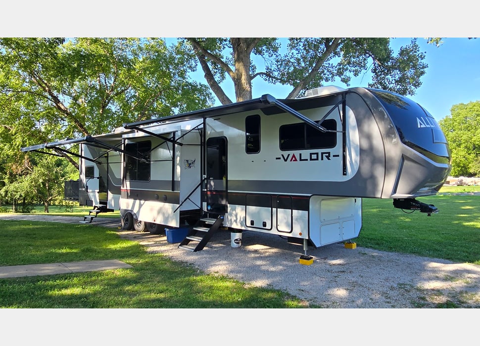 Fifth Wheel rentals in Aurora