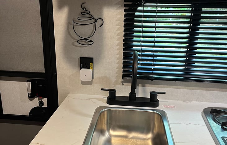 Kitchen sink, hot & cold water