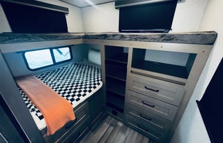 ****Adventure-Ready Family Camper – Sleeps 8***