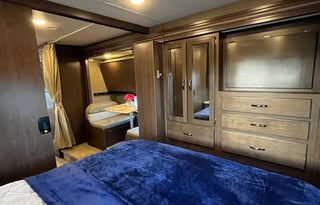 C11:Thor Luxury*NEW*STARLINK-10Sleep-Private Suite