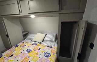 Brand New Viking, Spacious and Clean "The Beehive"