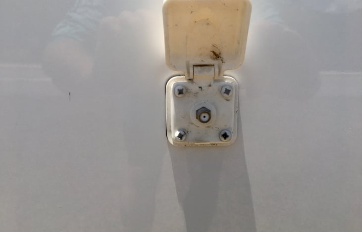 Coax cable hookup (if supplied from campgrounds hookups) 25 ft of coax cable supplied with rig rental