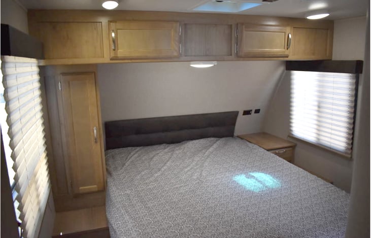 Bedroom with a queen mattress