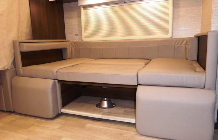 Full size dinette bed, pull up foot rests, Primera Seats