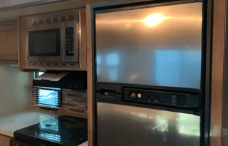 Spacious 26 footer with 2 slides...easy to haul!